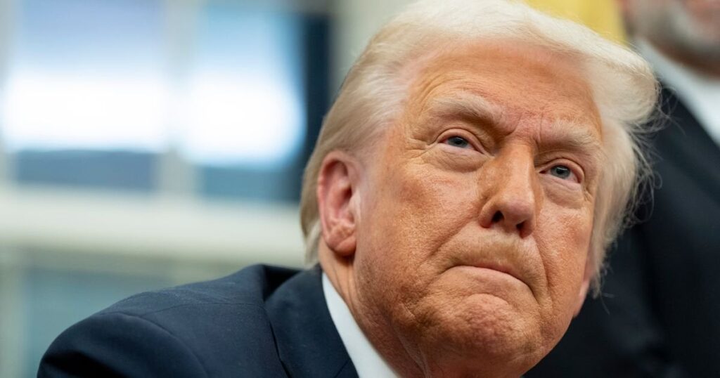 トランプは、バイデンに関する悪いインフレ報告書を非難した後、ock笑した
