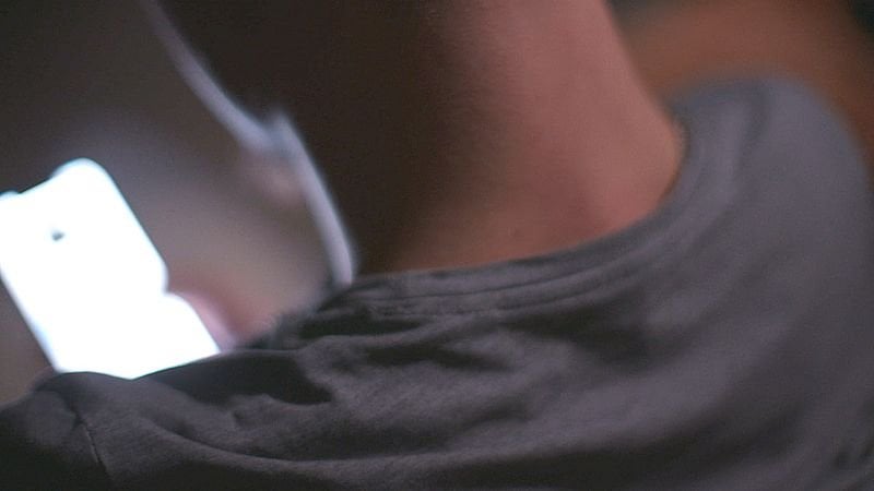 若者はいじめっ子に虐待され、その後画像で強要され、10代のSEMもそれを経験しました