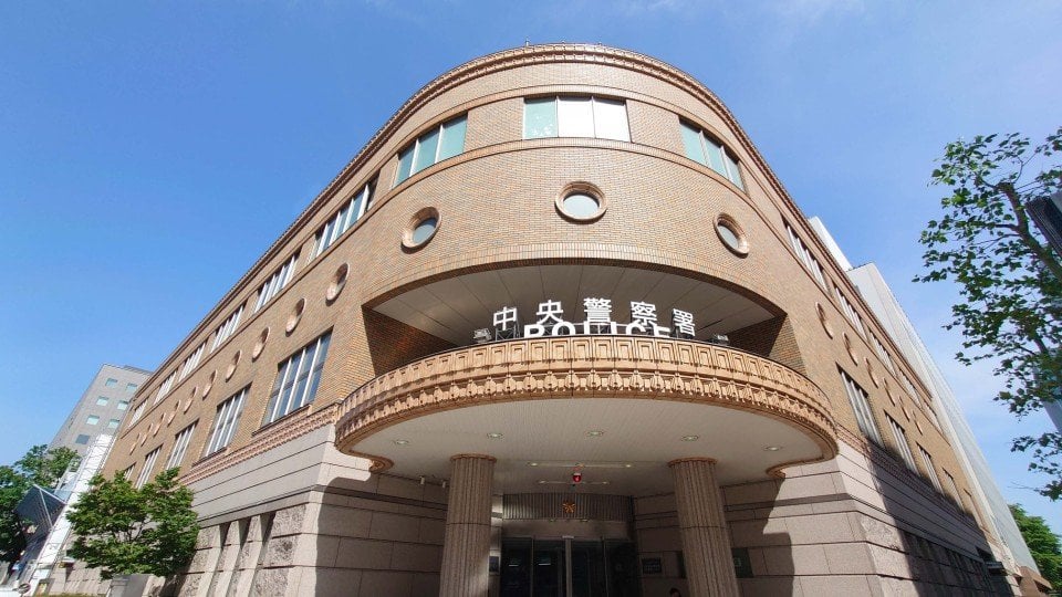 「けんか売ったらブスッといくからな」脅迫されたコンビニ店員「高齢男性が脅してくる」と通報…泥酔の55歳男「覚えていない」