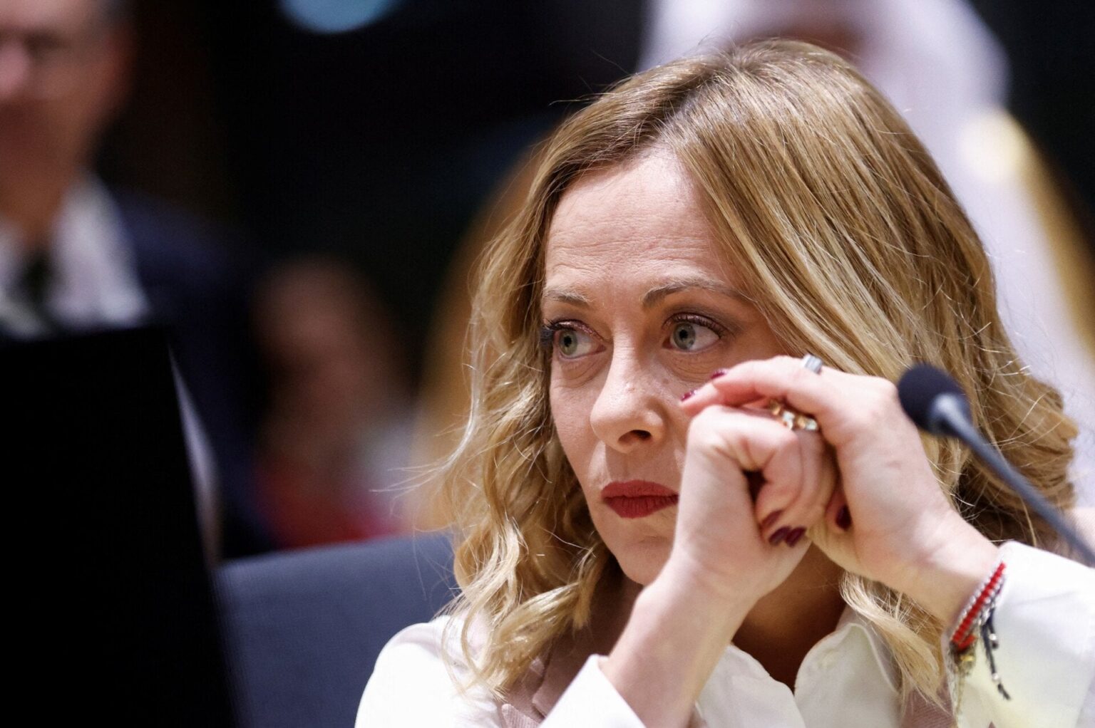 パラゴンケース：ジャーナリストの監視とイタリアのサロス•イスラエルの会社との契約に署名したメロニア政府の標的 [ Παρακολουθούνταν πάνω από 90 δημοσιογράφοι σε τουλάχιστον 20 χώρες, μεταξύ των οποίων και η Ελλάδα. ]