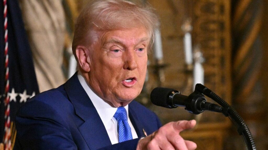 トランプは、ゼレンスキーがロシアとの戦争を「決して始めたことはなかった」と言います
