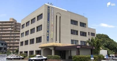酒を飲み酔っぱらった状態で、店員を杖で殴るなどの暴行を加えたか　58歳の無職の男を逮捕＝静岡県警