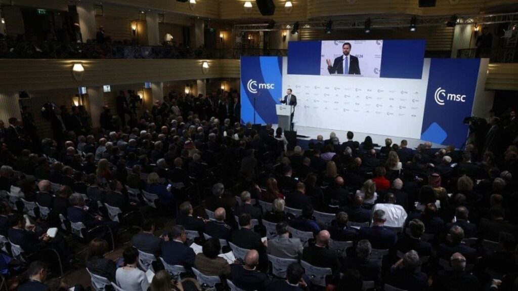 バンス氏、演説で欧州同盟国を痛烈批判 ロシアと中国の脅威は重視せず