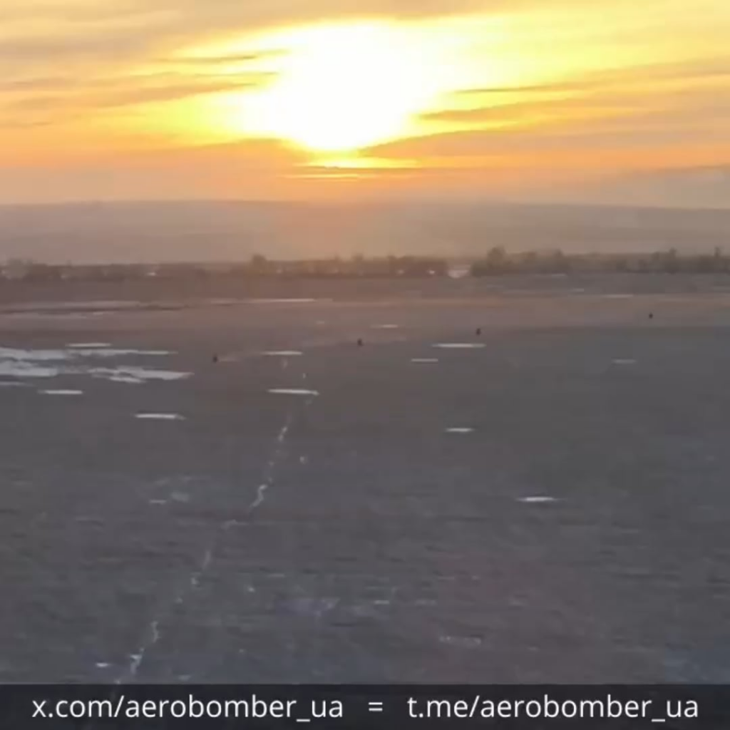 第30機械化旅団の「エアロボンバー」UASユニットによって撃退されたロシアの大規模なバイク攻撃。ソレダーの方向。 2025年2月 [NSFW]