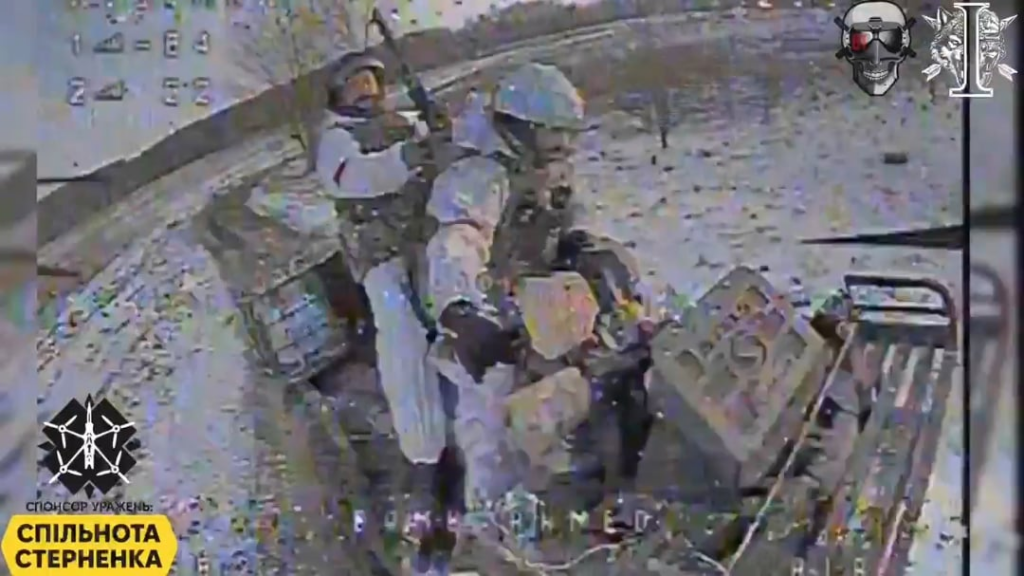 NSFW：第8 SOF連隊のウクライナの第1回の分離は、ATVSのロシア兵を標的としています。 Kursk Oblast。 2025年2月 [extended version, graphic content]