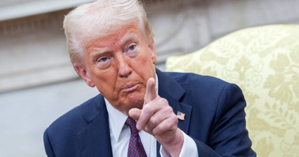 ドナルド・トランプは、彼がゼレンスキーを「独裁者」と呼んだという事実をもはや覚えていないようです。私はそれを言うとは信じられません」
