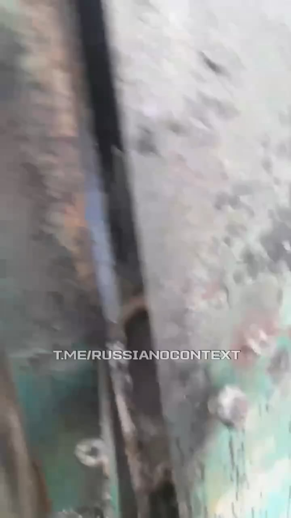 ロシアの兵士の食べ物と衣服を燃やした貯蔵庫は燃え、空腹で裸になりました