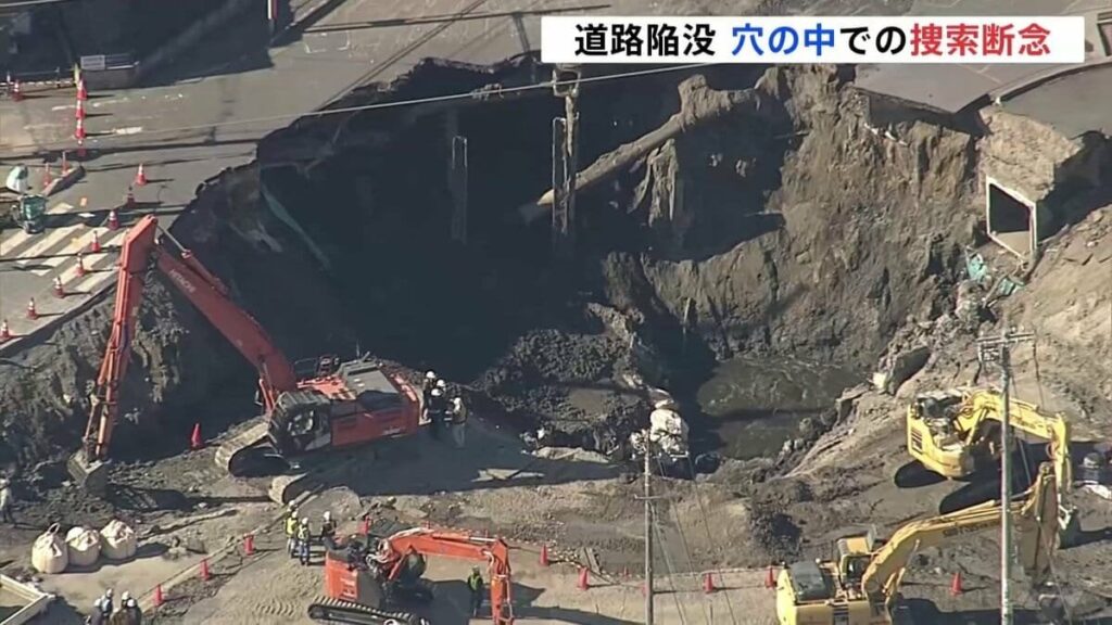 埼玉・八潮市の道路陥没 穴の中での男性運転手(74)の捜索を消防断念 あふれ出る下水など二次災害の危険あると判断 今後は下水道管の中などで捜索検討