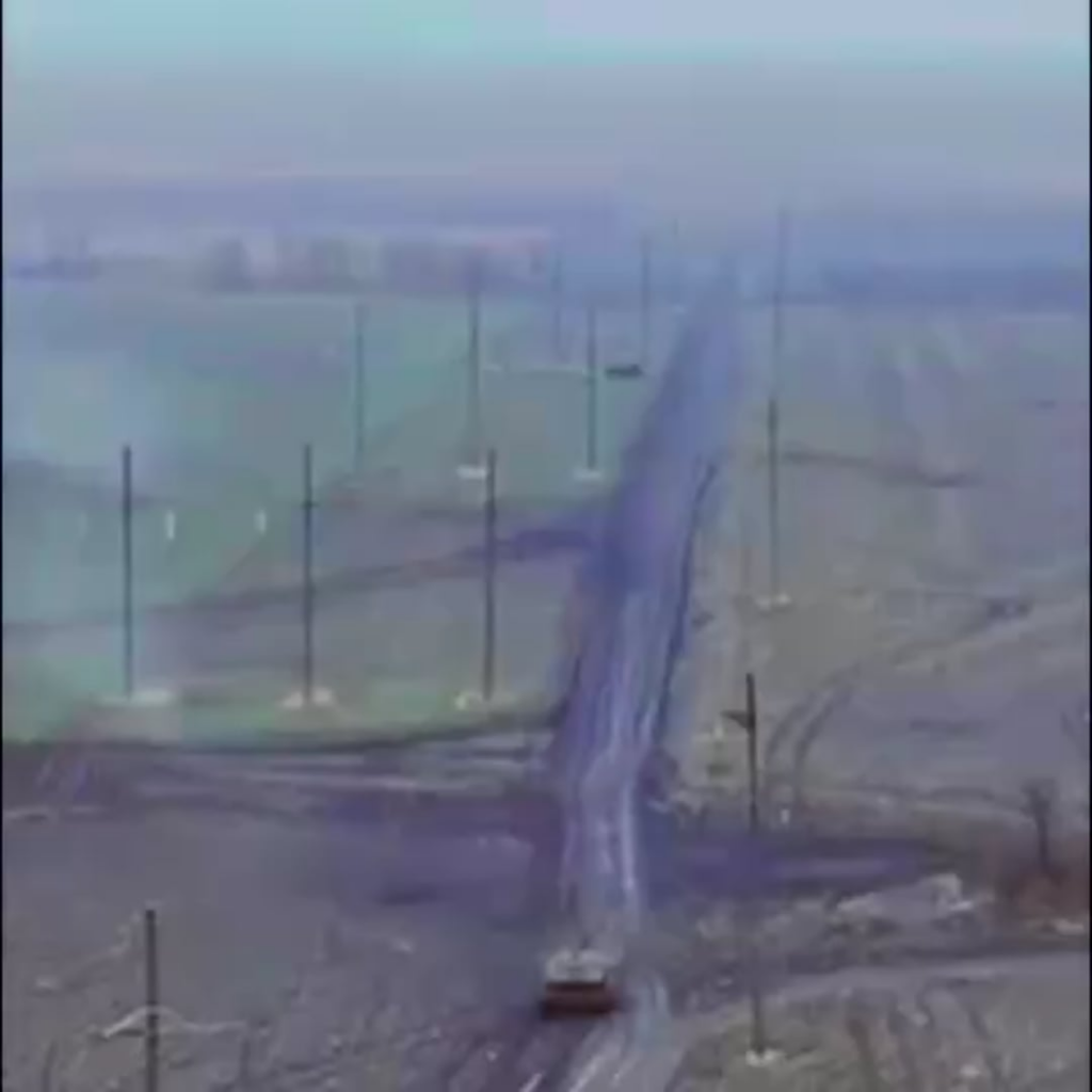 ウクライナのヒョウはロシアの車両にぶつかります