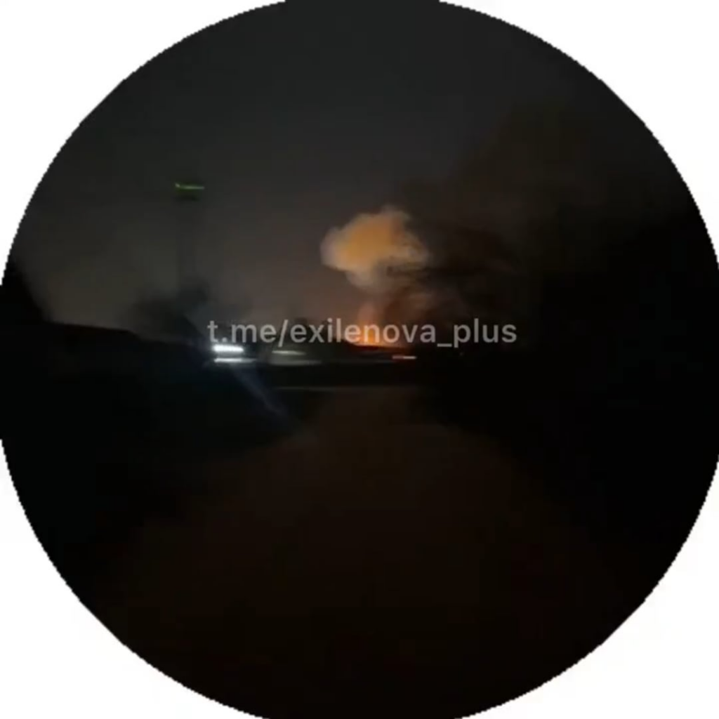 ウクライナのUAVが石油精製所を攻撃したAfipskoye（ロシア）では、防空が稼働しており、目撃者が火を観察しています。 2025年2月9日
