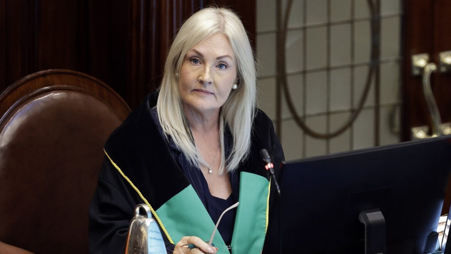 Taoiseachは、「嘘をつく」という発言を謝罪することを拒否しています