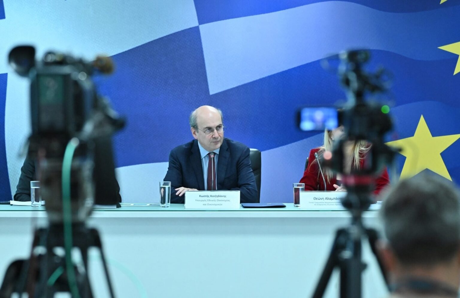 13番目と14番目の給与の帰還で「停止」hatzidakis-遡及について彼が言ったこと
