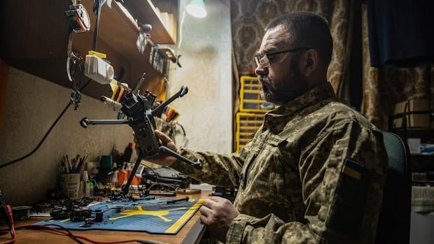 ウクライナの自家製ドローンは、ロシアとの戦争においてますます致命的で批判的なツールになりました| CBCニュース