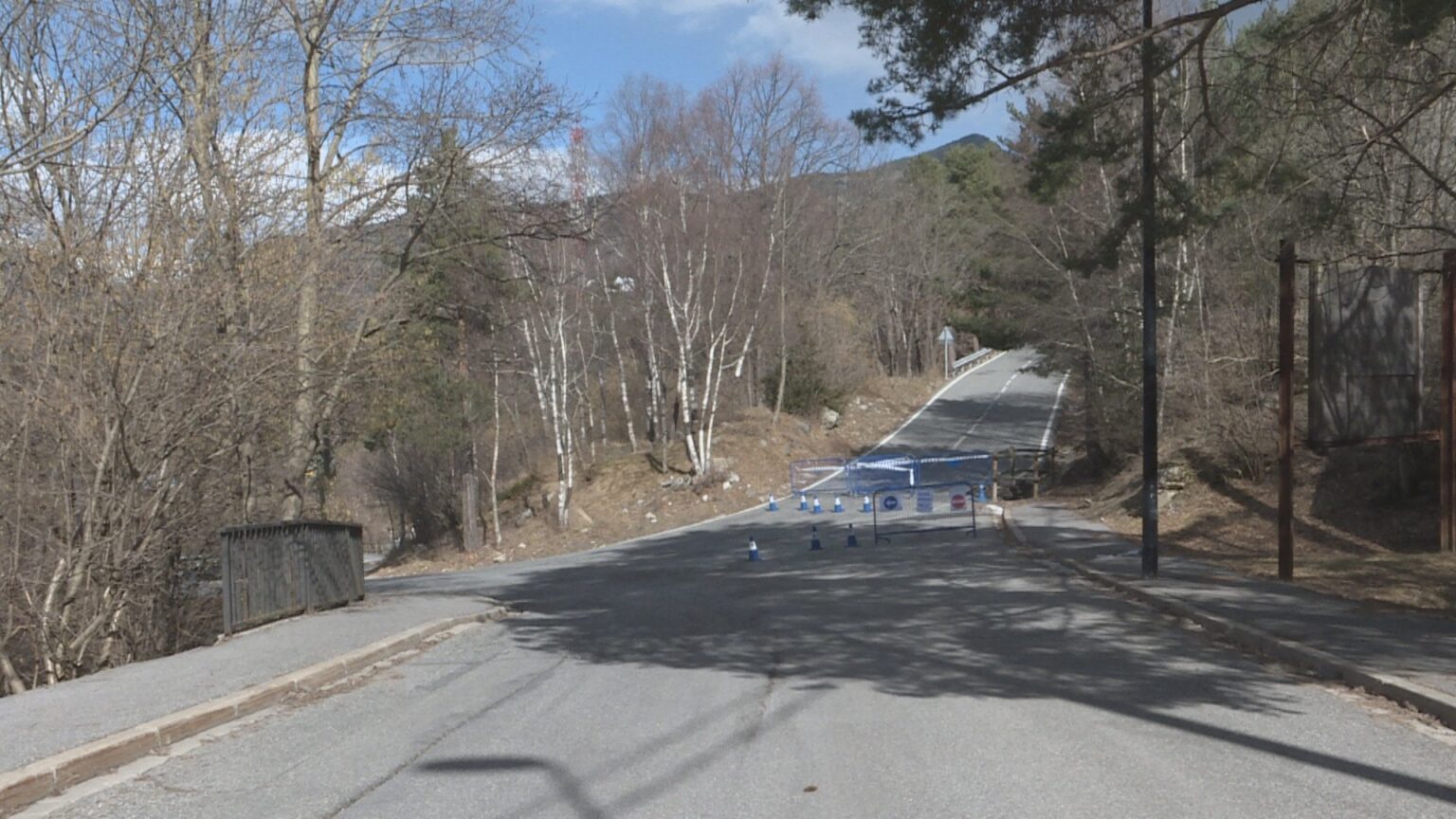 La Comella Roadは1週間ずっと切断されます