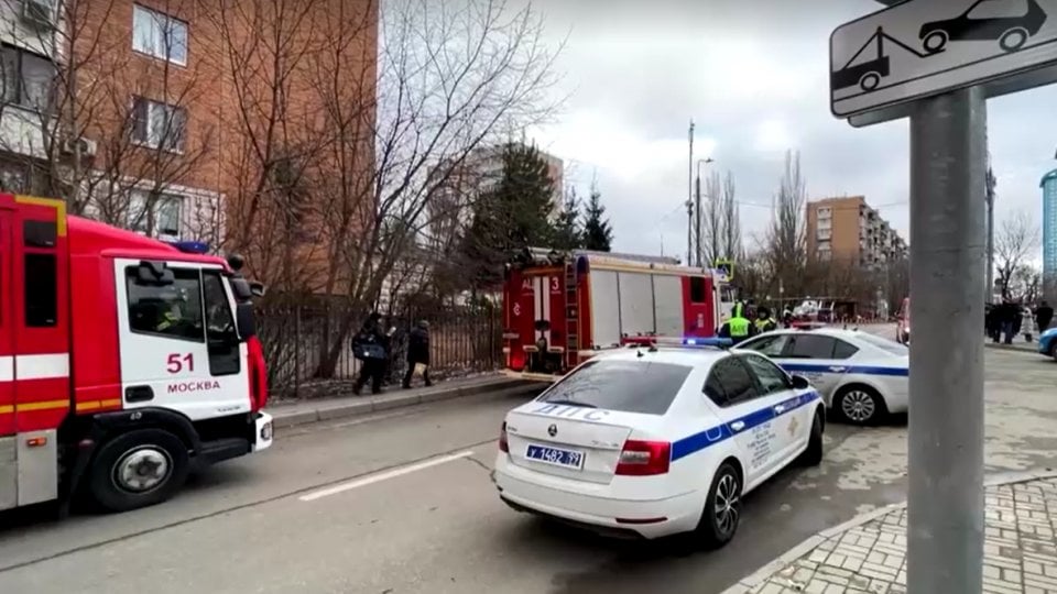 更新：モスクワでの爆弾爆発は、ロシアの親軍事指導者を殺します：ウクライナ東部のロシアの親軍事指導者であるアーメン・サルキシアンは、モスクワの豪華なアパートブロックの一部を爆弾が引き裂いた月曜日に殺されました
