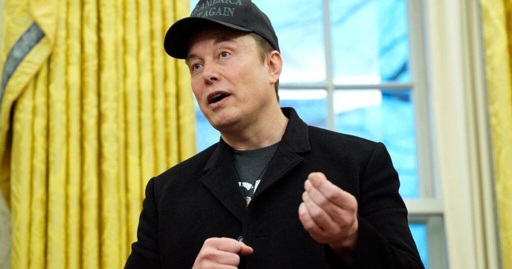 イーロン・マスクは、CBSの「60分の背後にあるチームが「長い禁固刑」に値すると言います
