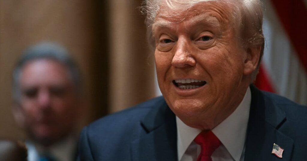 結局のところ、トランプとドージは実際にお金を節約していません