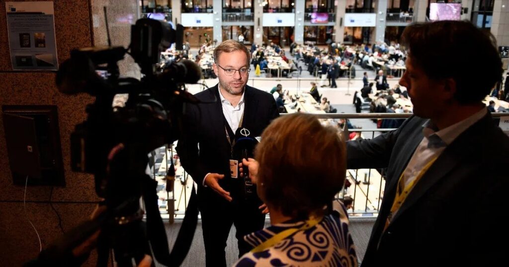 ViktorOrbánの代わりに、BalázsOrbánは私たちの質問に答え、顔を合わせて尋ねることが重要である理由を完全に説明しました