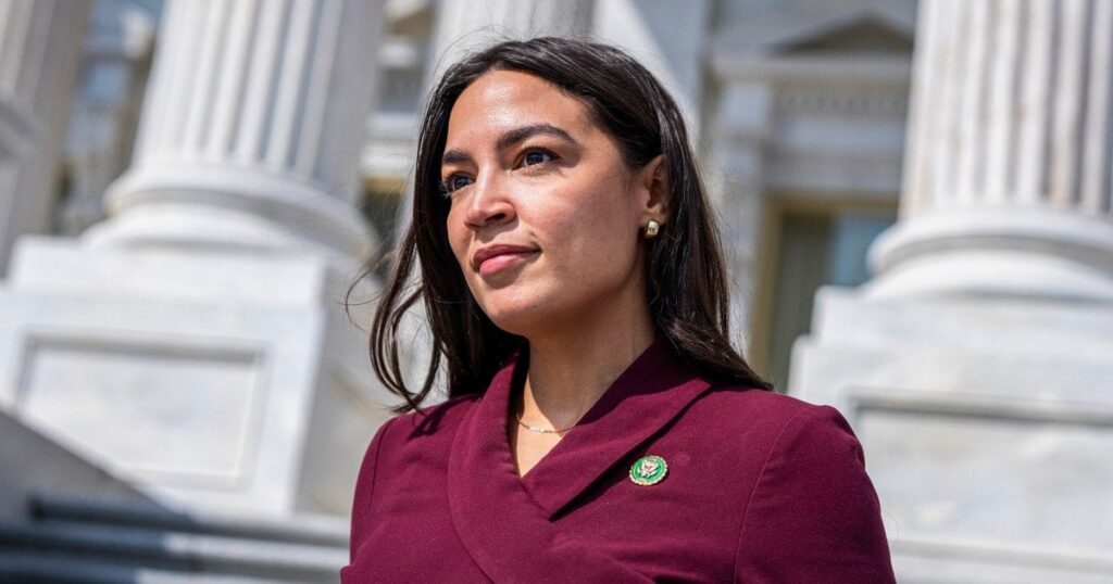 トランプの国境皇帝は、Ocasio-Cortezに対するアンティを盛り上げ、DOJ調査を求めています|すべての外観によって、トム・ホーマンは確かに、ニューヨーク民主党が市民の市民の自由について教育することを心配しているように聞こえます101。