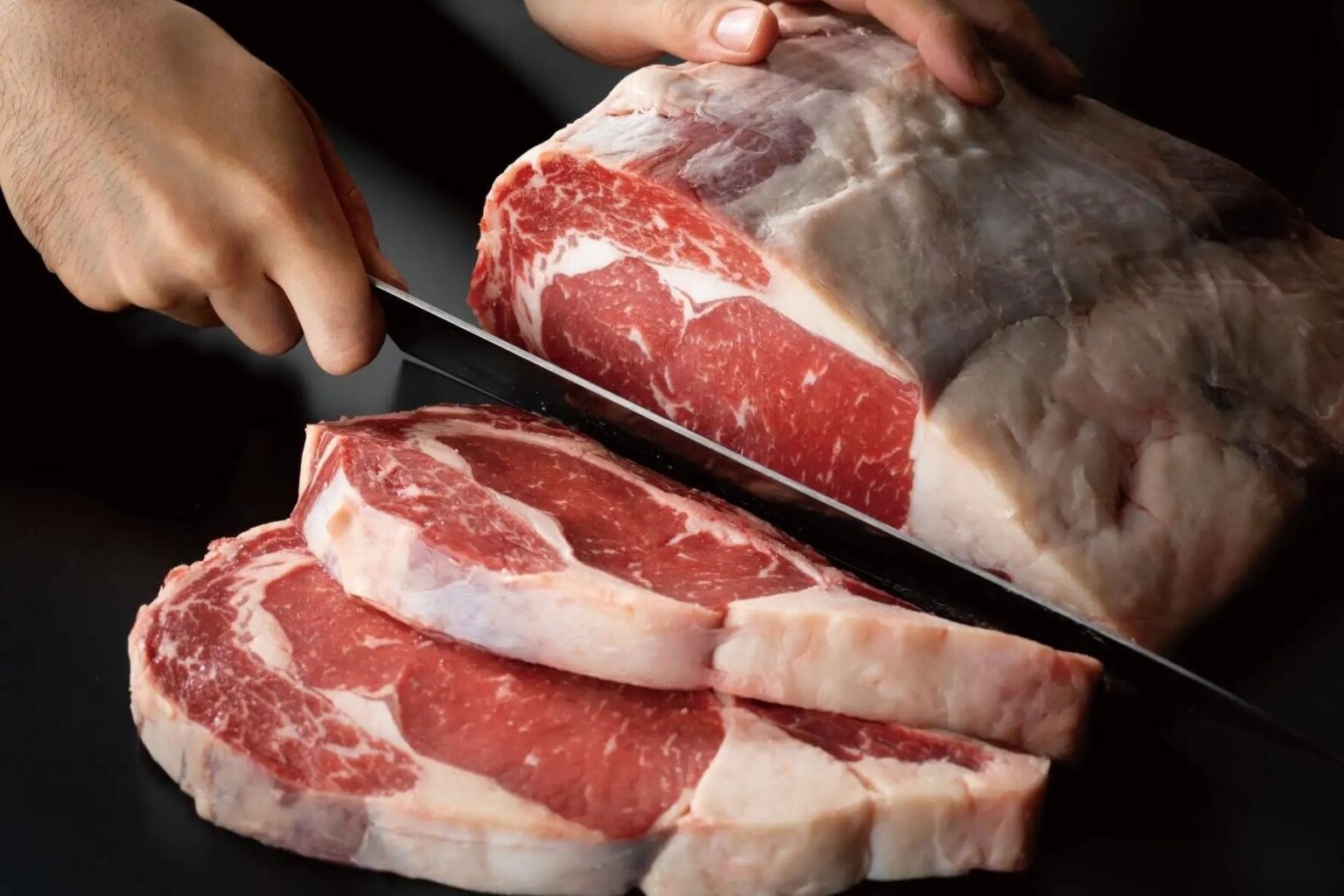 ステーキガスト、2月9日の肉の日記念「サーロインステーキ(約300g) & 熟成赤身(みすじ)ステーキ(約150g)」を1,129円引きで提供、2月8日から4日間限定 | 食品産業新聞社ニュースWEB
