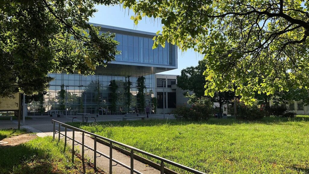 ソルボンヌ大学はギリシャで別館を開いていません