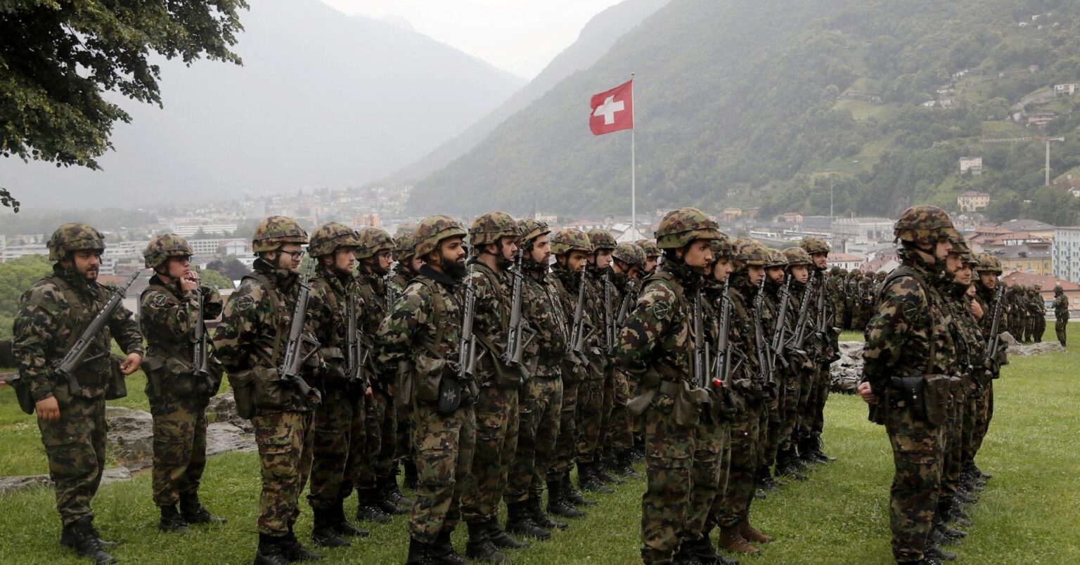 スイスはウクライナでの平和維持に貢献する可能性がある、と陸軍長官は言う