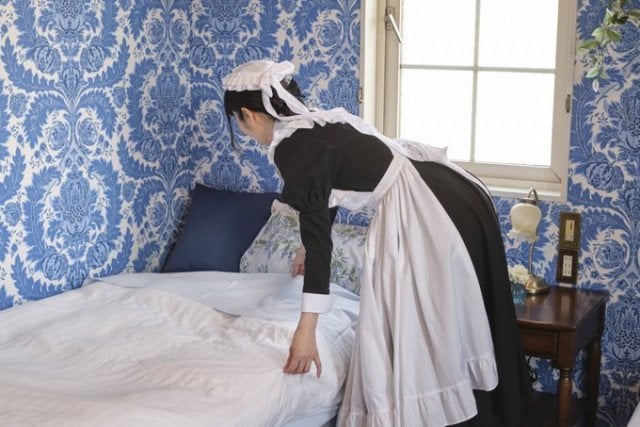 そのメイド、〝萌え要素〟ゼロ　「ガチのメイド」がいるホテルに20万人感動「夢見てた光景すぎて泣きそう」