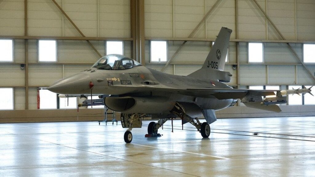 ウクライナ、フランスからミラージュ戦闘機を受領　オランダからＦ１６追加供与も