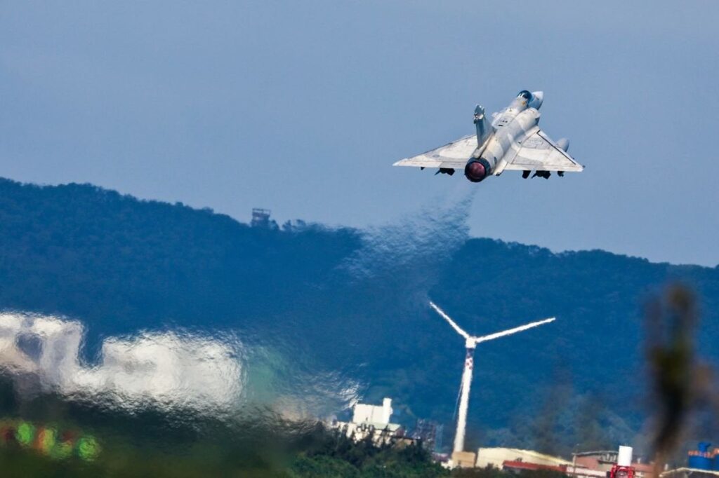 伝えられるところによると、最初のフランスのミラージュ戦闘機がウクライナに到着したと伝えられています