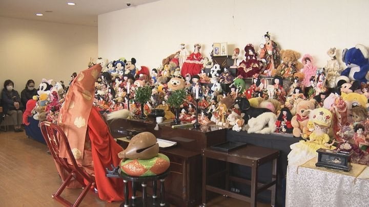 1000体以上持ち込まれた人形の供養祭。ポプ子とピピ美が混ざっていてもおかしくはないよな
