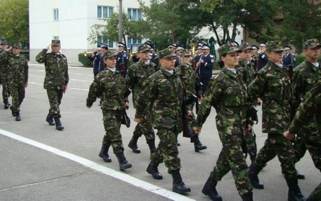 ロシア語は、軍事高校の生徒のために現代言語3として紹介され、学校のオファーからの学生の決定のカリキュラム /ボグダン・クリスタスク：軍事プロファイルの枠組み計画は、国防省と協力して詳しく説明されました。