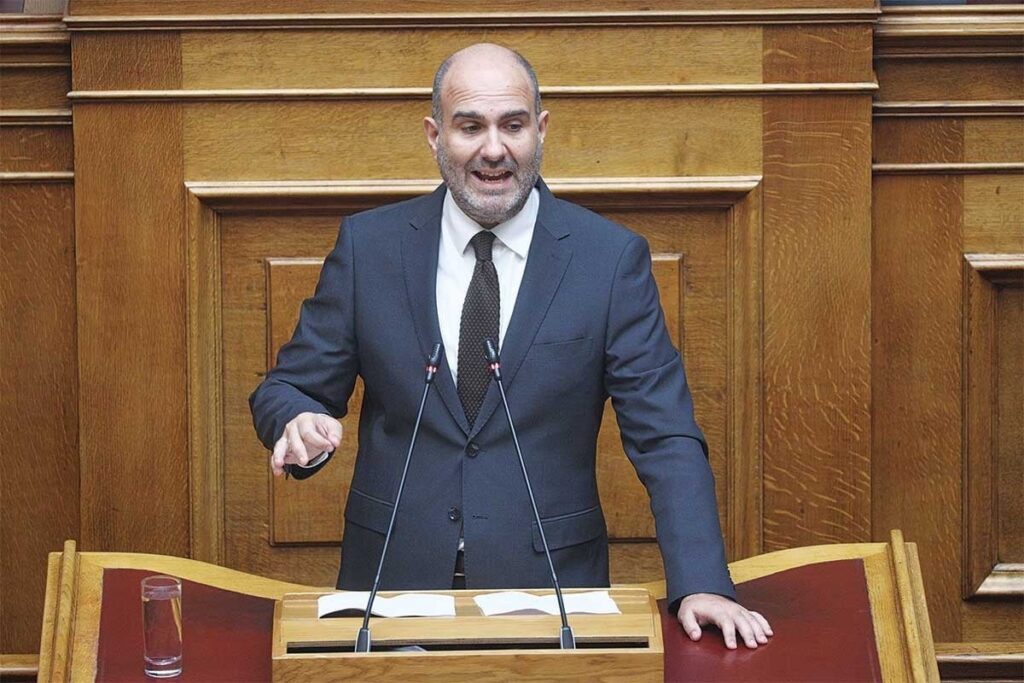 Dimitris Markopoulos：彼女の恥のテストの便利な馬鹿