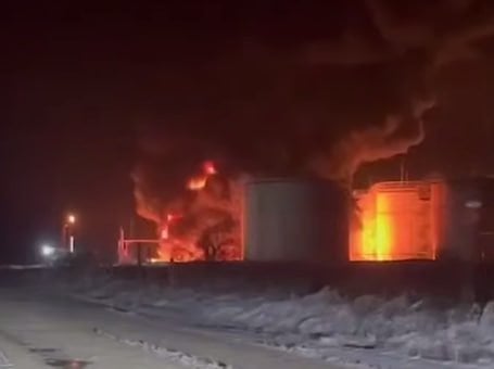 ウクライナのストライキは、別のロシアの石油デポを燃やしました。キエフは、ここ数ヶ月で、ロシアのエネルギーと軍事施設に対する空中攻撃を強化しました。ウクライナは、モスクワの町に対する砲撃に対する公正な対応であると述べています。