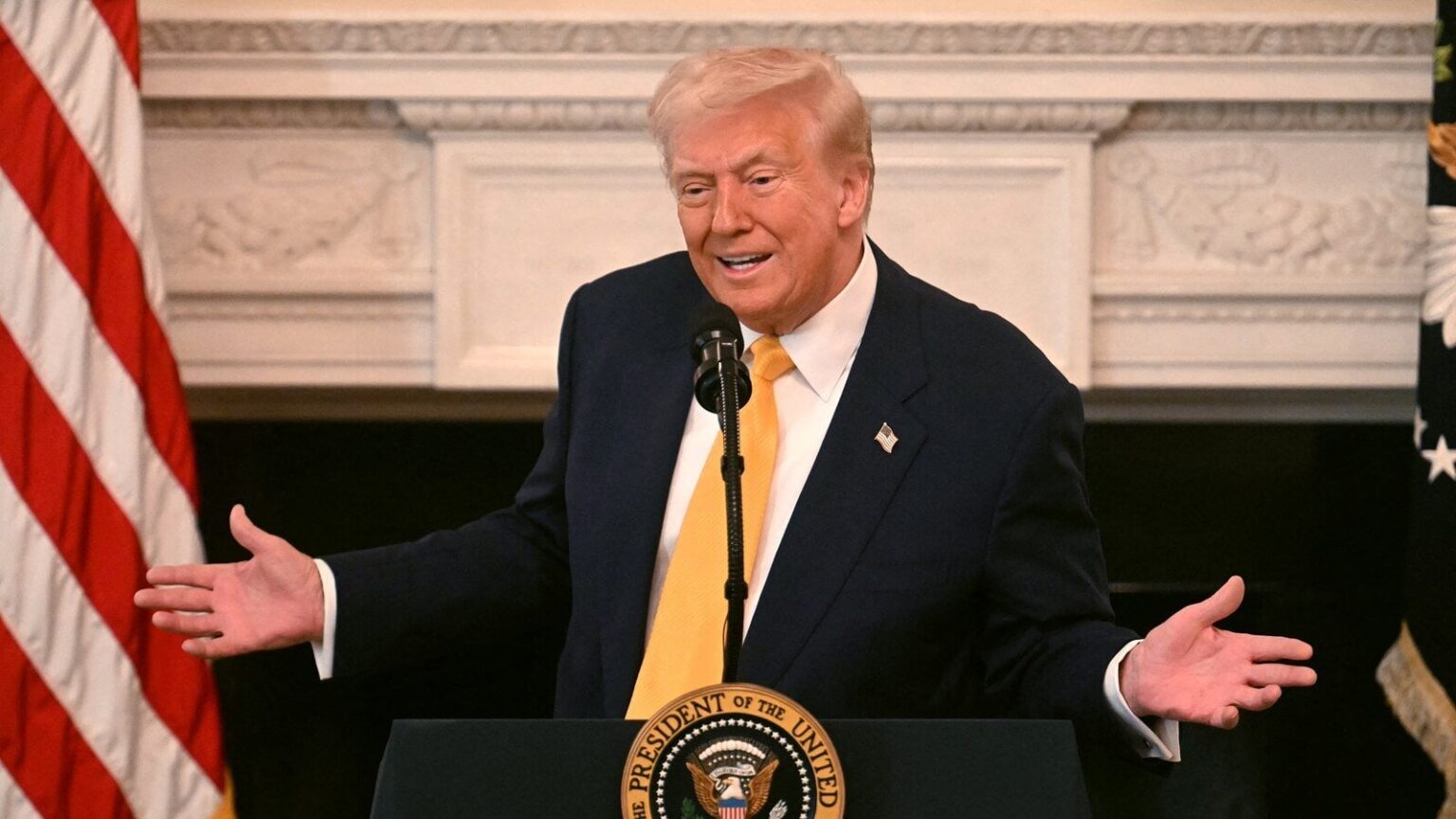 トランプは、彼がゼレンスキーの批判をエスカレートするので、彼はプーチンと「良い話」をしていたがウクライナではなかったと言います