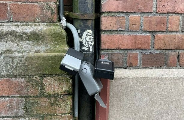 ダブリン市議会は、公共スペースからairbnbロックボックスを「削除および破壊」するポリシーを提案します
