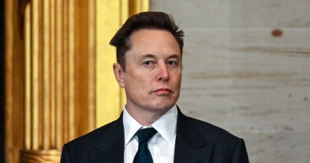 エロン・マスクは納税者から1日800万ドルを集めるように呼びかけました