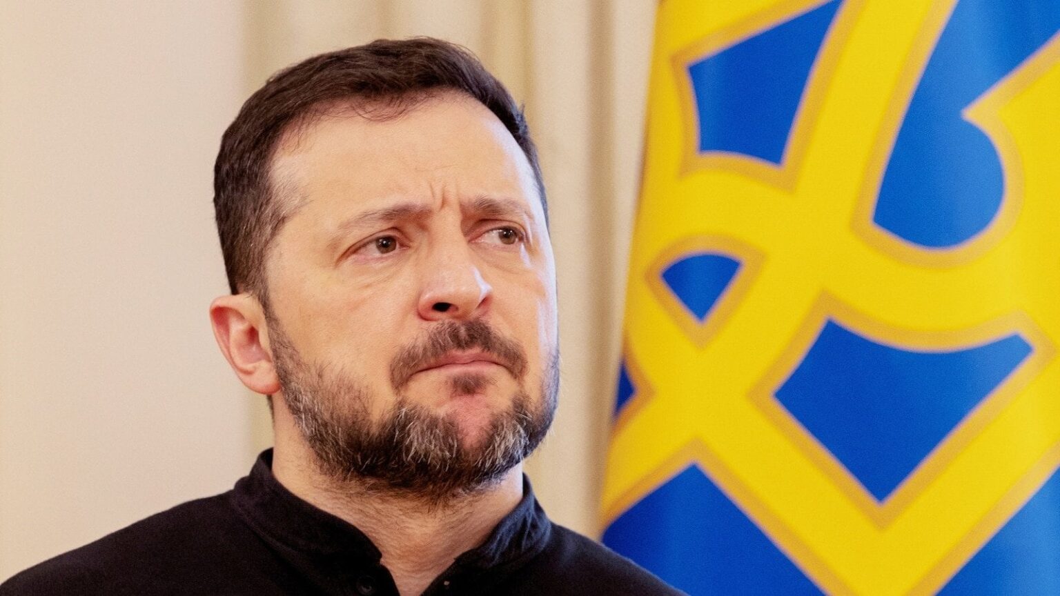 いいえ、Zelenskyyはトランプが主張するように4％の承認を持っていません。 50％以上です