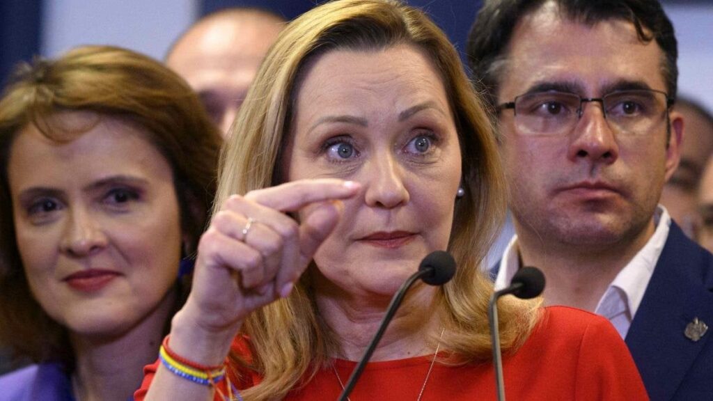 エレナ・ラスコニ：「ルーマニアは、SPPの代わりにmerc兵を持つ大統領とどのように見せますか？私は、カリン・ジョージュクのサポーターが彼を神を神がmerc兵に囲まれていることを見て彼をどのように見ているのか理解していません。