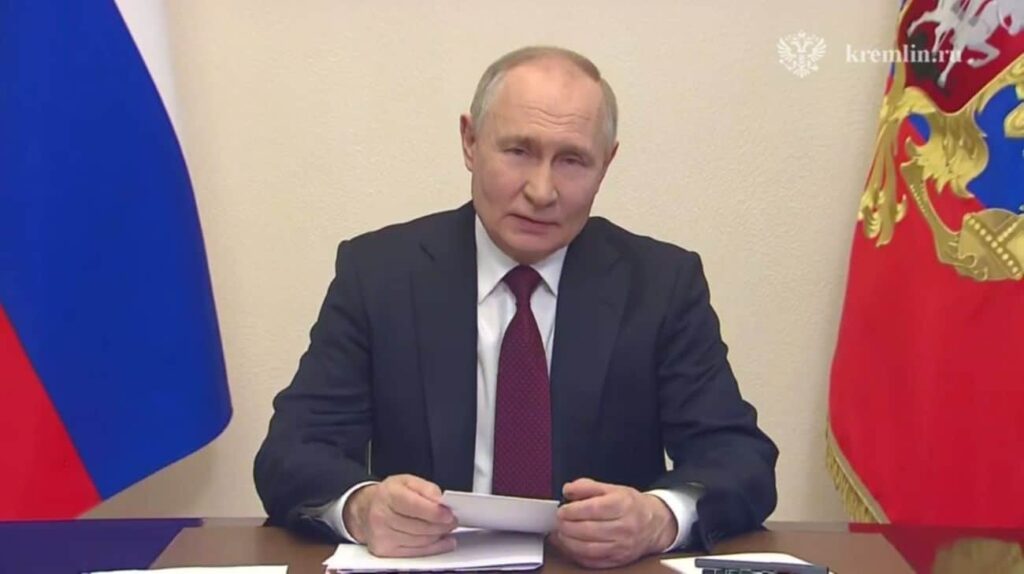 プーチン大統領は、防衛支出を削減するというトランプの提案を支持し、アルミニウムを共同で採掘するように私たちを招待します