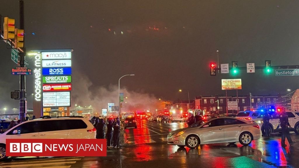 米フィラデルフィアで医療搬送の小型機が住宅地に墜落 死者7人に