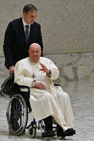 ローマ教皇の容体、予断許さず＝肺炎で入院、輸血や酸素吸入