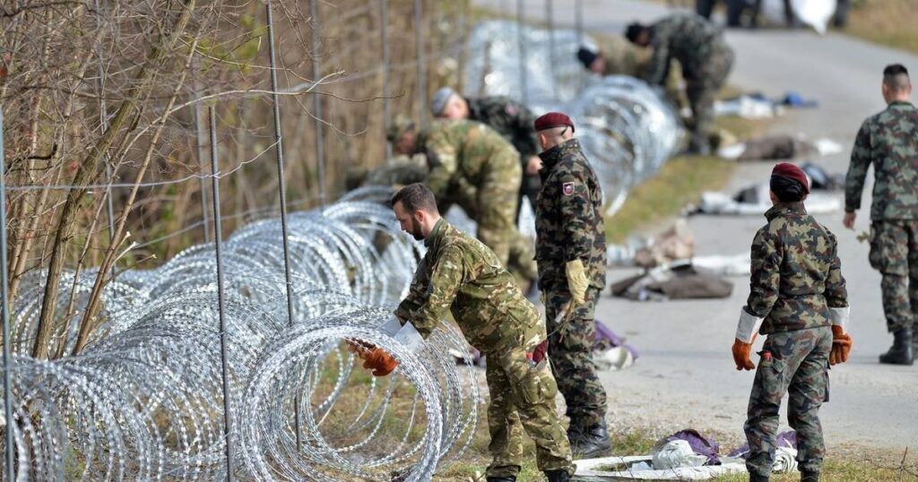 スロベニア軍は、クロアチアとの境界線の静脈ワイヤーを除去します。