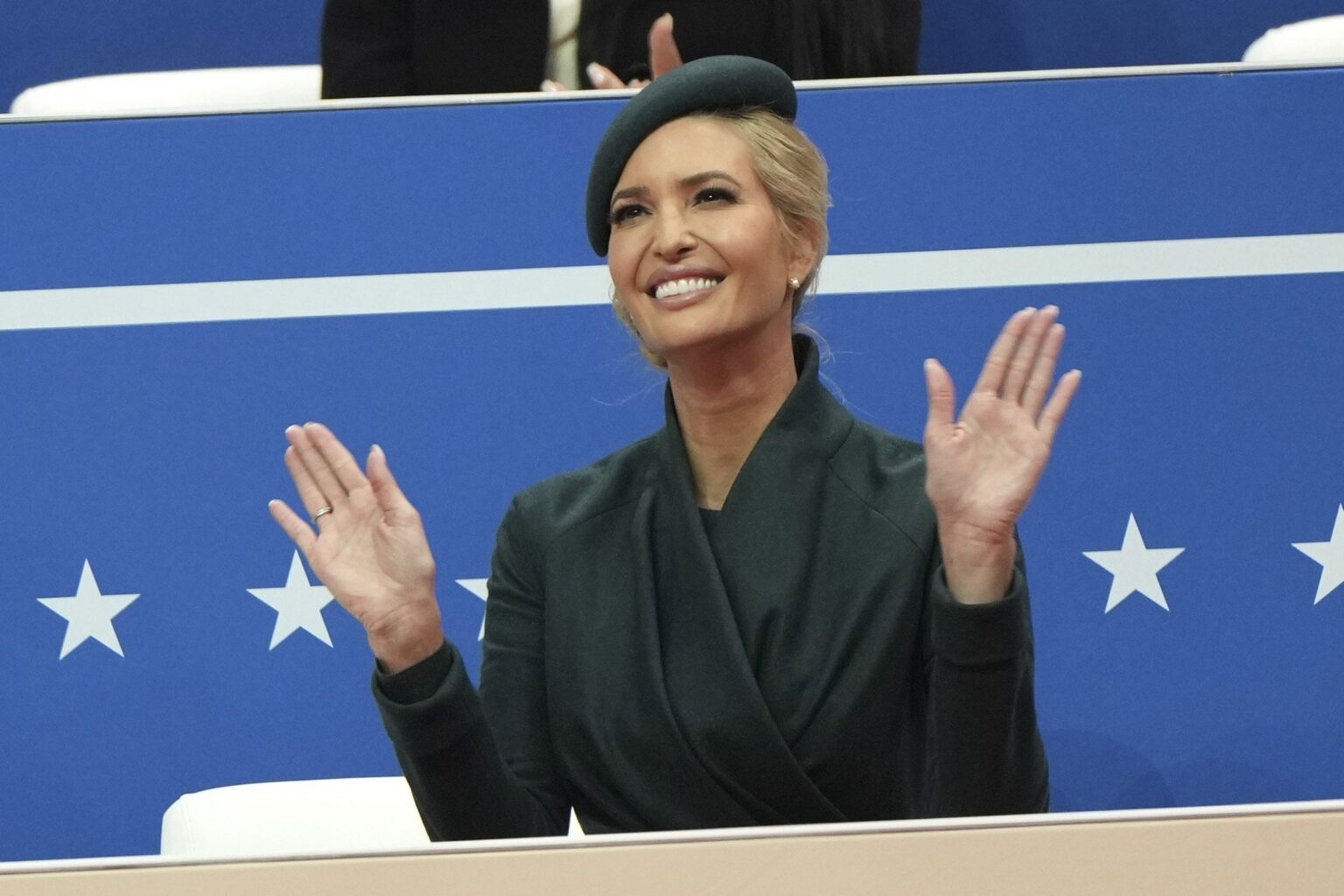 Ivanka Trumpは、イベントにUSAIDマネーを使用しています、と記録が示しています