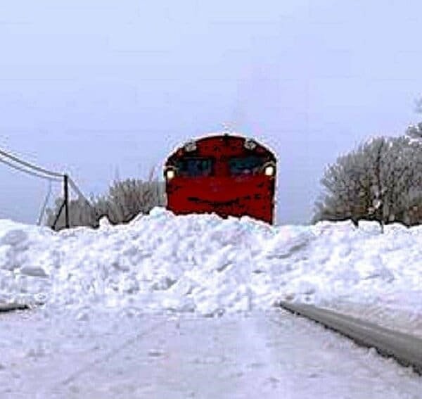 マニアに人気「宗谷ラッセル」が緊急停車…進路上に”不自然な雪塊”―撮影するため何者かが仕掛けたか？あまりの”危険行為”に警察が「列車往来危険容疑」視野に捜査 北海道美深町