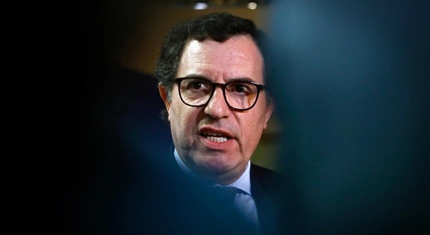 「何も隠されておらず、すべてクール。」カストロ・アルメイダ大臣は、彼が利益相反を負わなかったと考えている