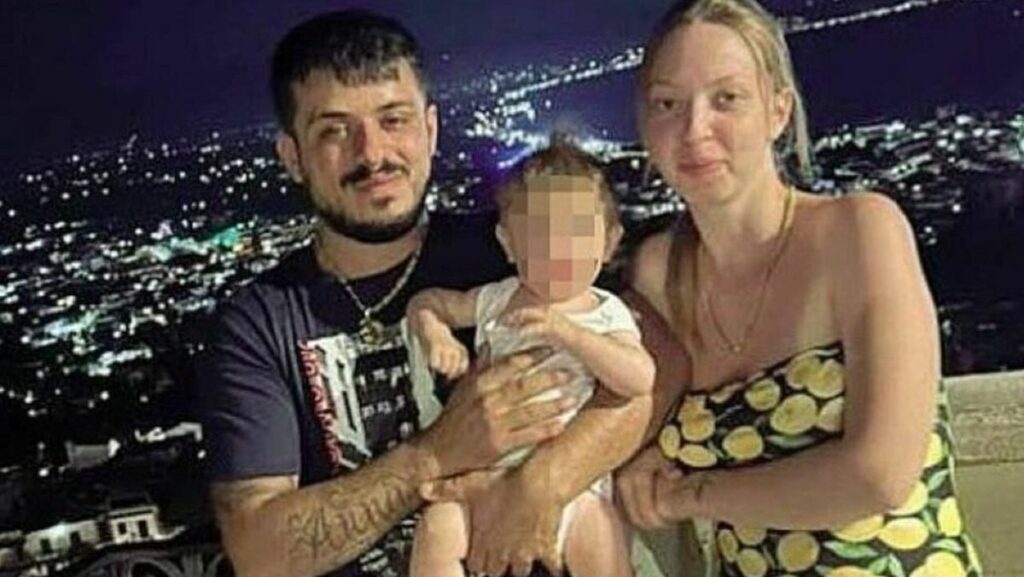 イタリアの強盗中に頭を撃ち、殺害されたルーマニアの泥棒の婚約者であるアナは、「父親が決して戻らないことを子供たちに説明する方法を知りません」