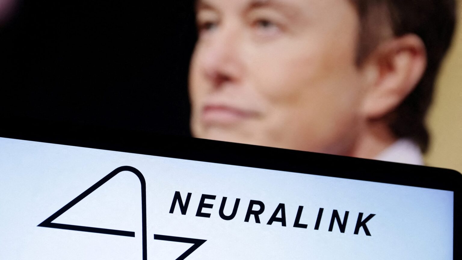 FDAのスタッフは、Elon Muskの脳インプラント会社をレビューしていました。ドージは彼らを解雇した。