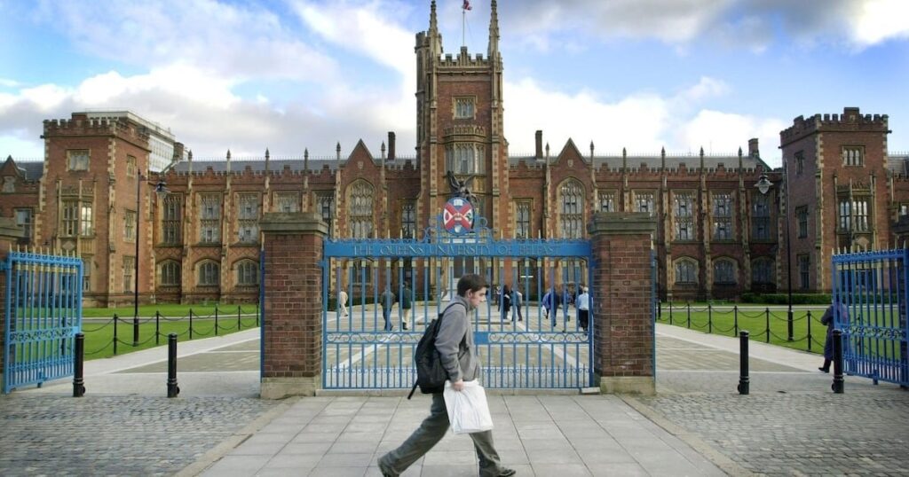 クイーンズ大学のベルファストは、1500万ユーロの赤字の中で自発的な雇用削減を開始します
