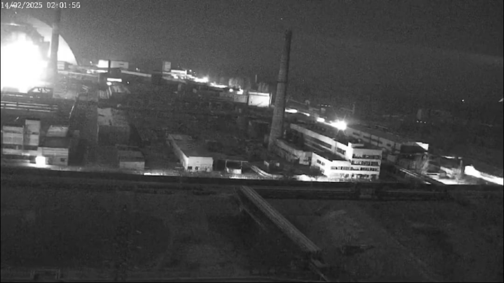 ラスクは、今日チェルノブイリ溶けた反応器の上に建てられた石coを発射しました