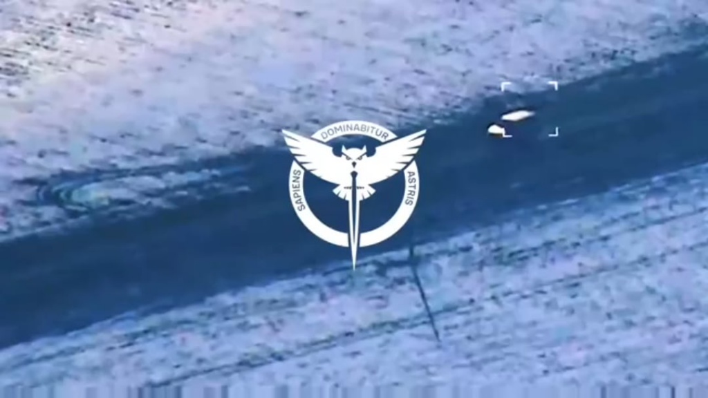 Orlan UAVの乗組員のHimars MlrsといくつかのFPVドローンからのクラスター弾薬によるストライキ。 2025年2月、ザポリジア地域。